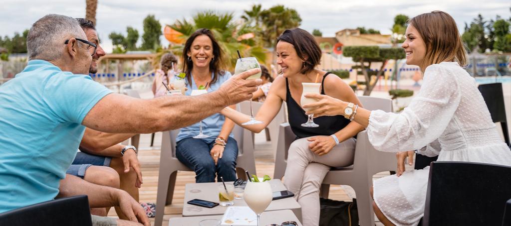 Boire un verre au camping Les Sables du Midi