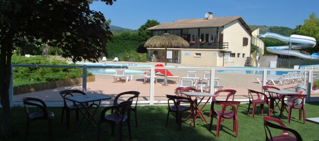 Le bar restaurant au camping Les Rives de Condrieu